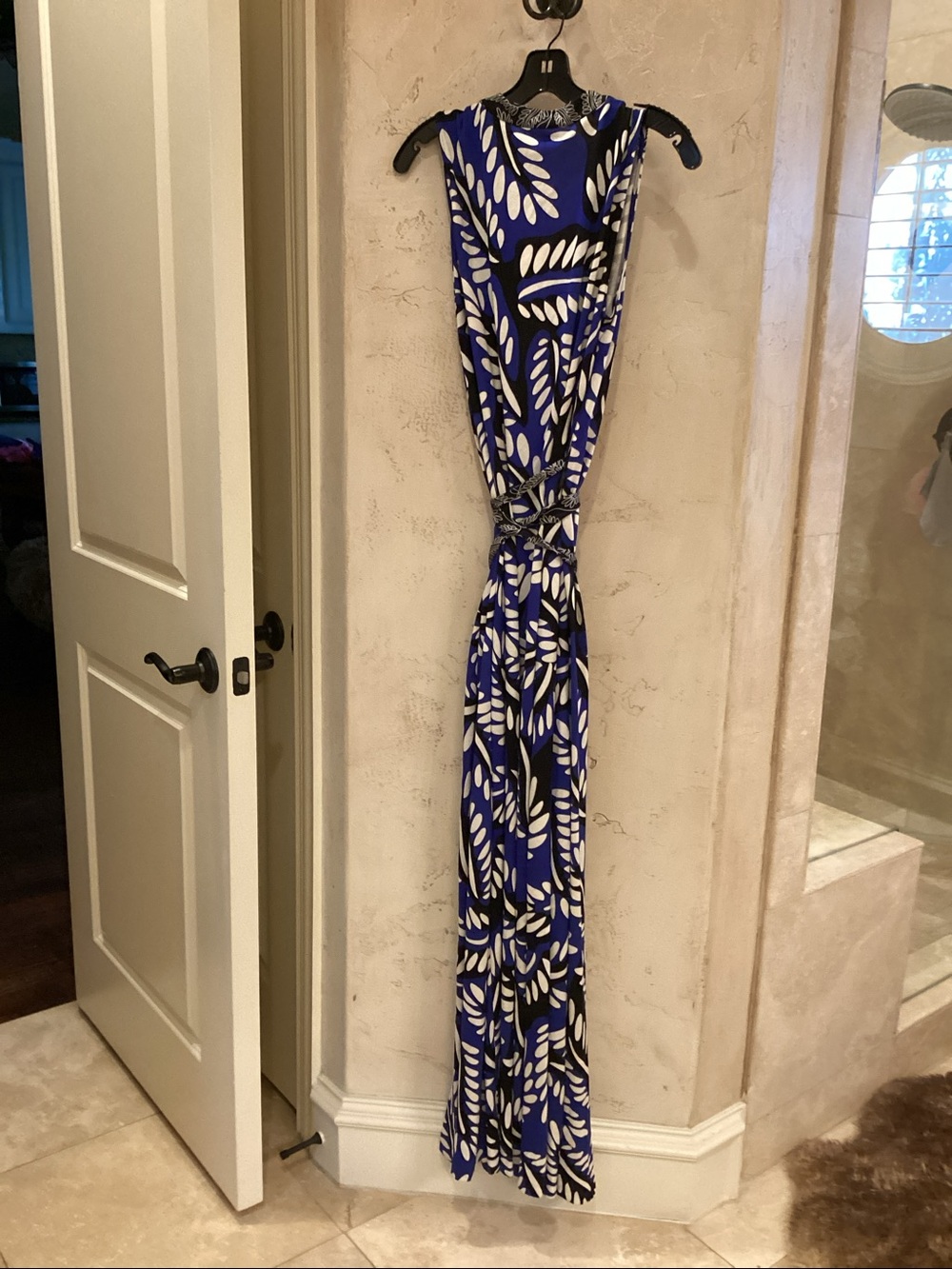 Diane Von Furstenberg Blue and Black Leaf-Print Wrap Maxi Dress - Picture 7 of 7